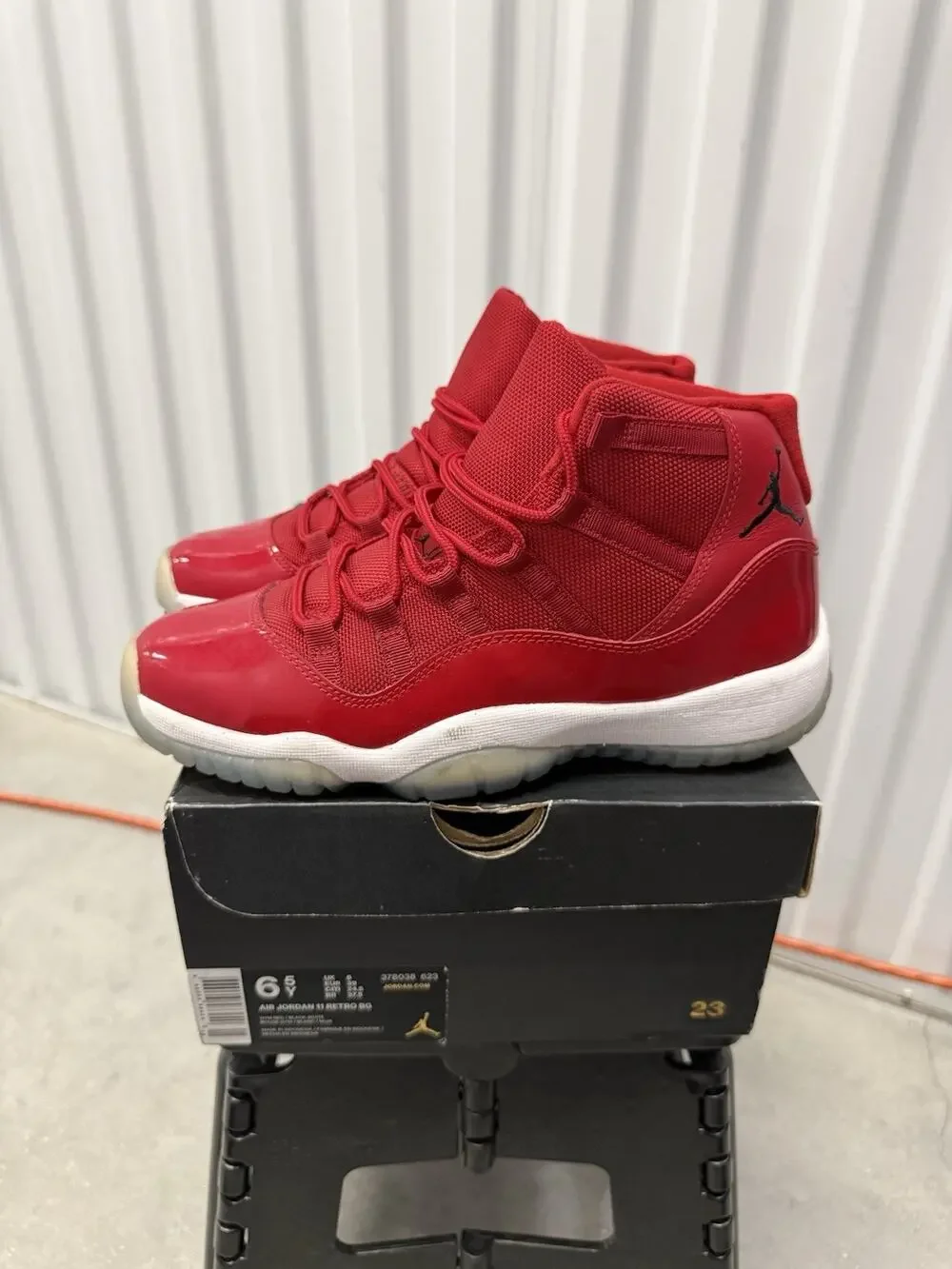 Nike Air Jordan 11 Win Like 96 GS Gym Red Basketball Youth Size 6.5y 378038-623